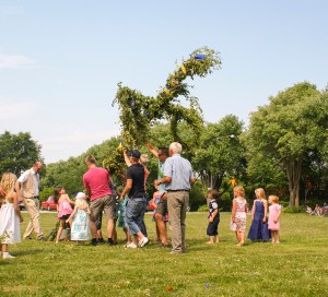 Midsommar vid Vallgärdet, Roma. Foto: Linda Dahlström